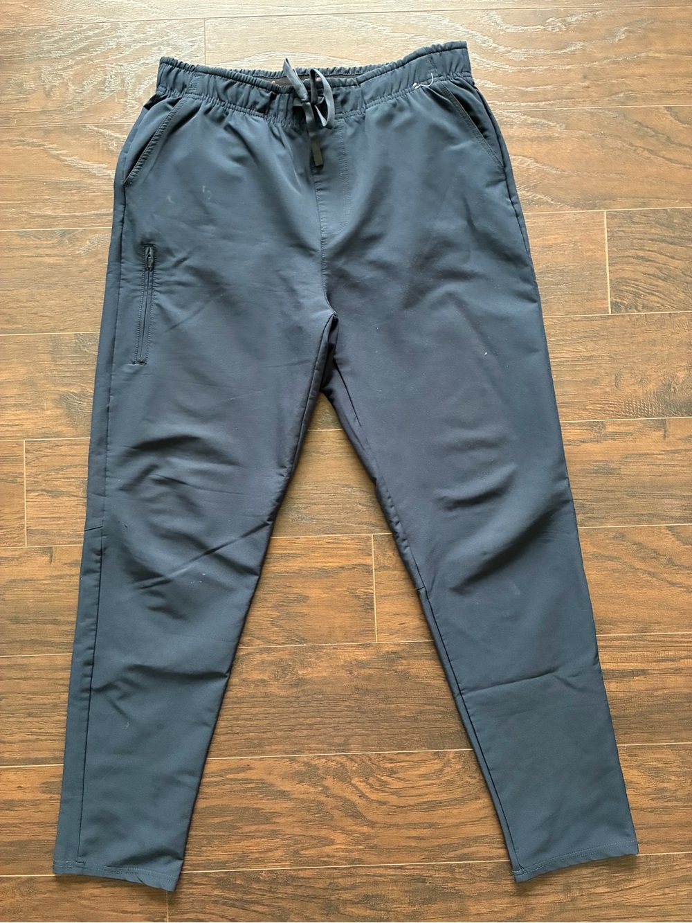 London Fog Supply Men's Drawstring Tech Jogger Pants. Size M